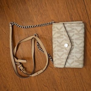 Michael Kors Small Envelope Crossbody bag
